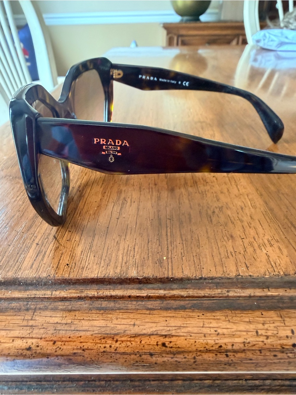 PRADA Classic Oversized Brown Tortoiseshell Women's Sunglasses
LIKE NEW - Picture 2 of 6